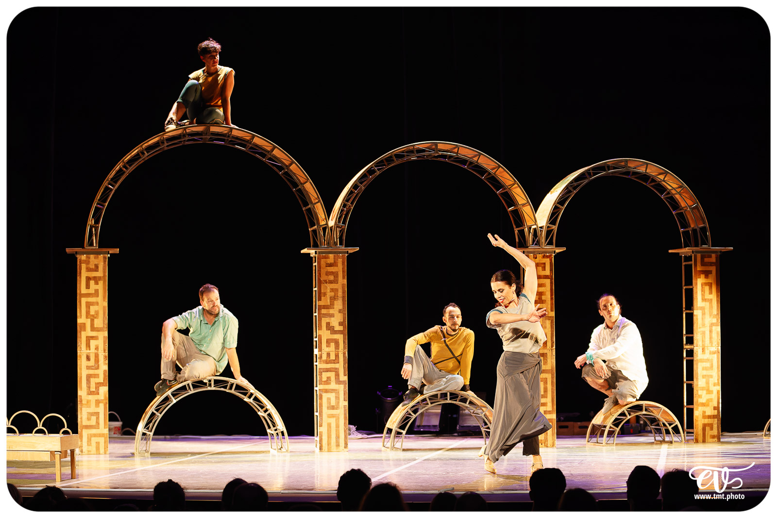 ESENCIAL (VAIVEN CIRCO)